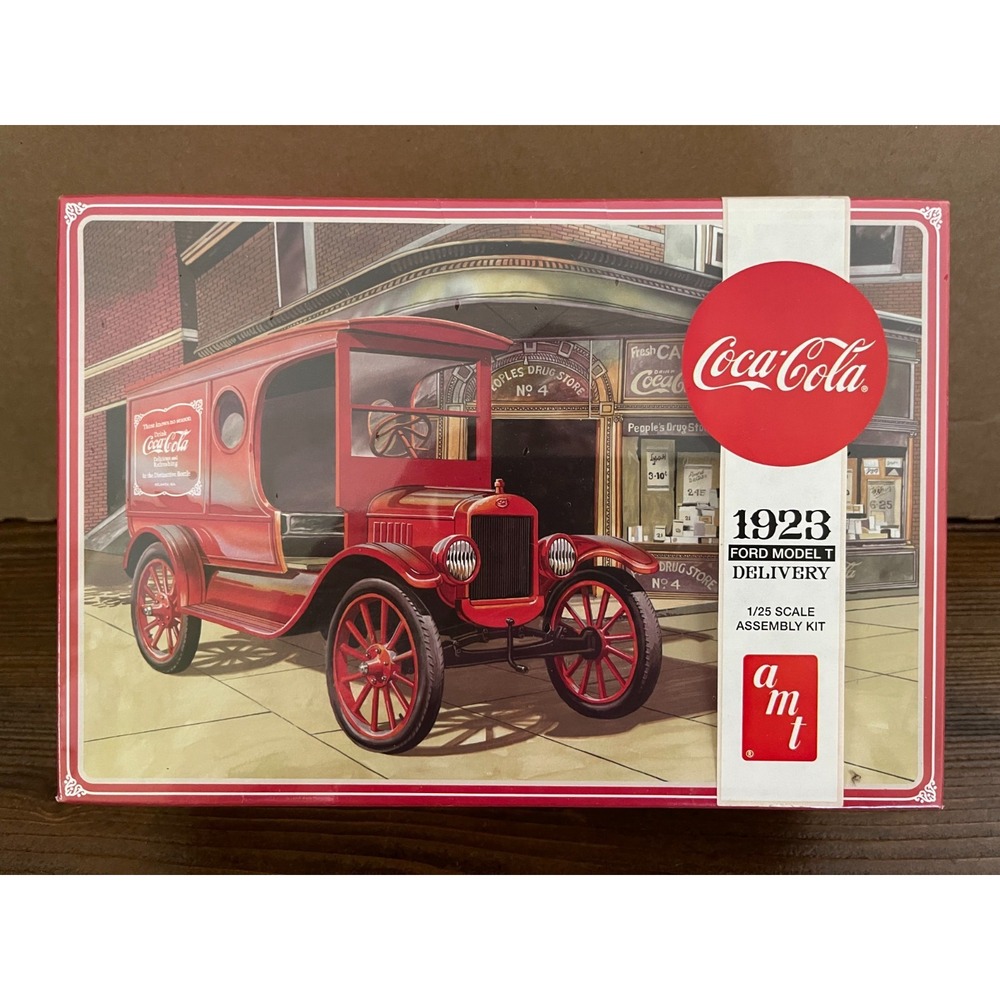 AMT 1960 Ford Ranchero w/Coke Chest Coca-Cola 1:25 Scale Model Kit AMT1189M-NIB